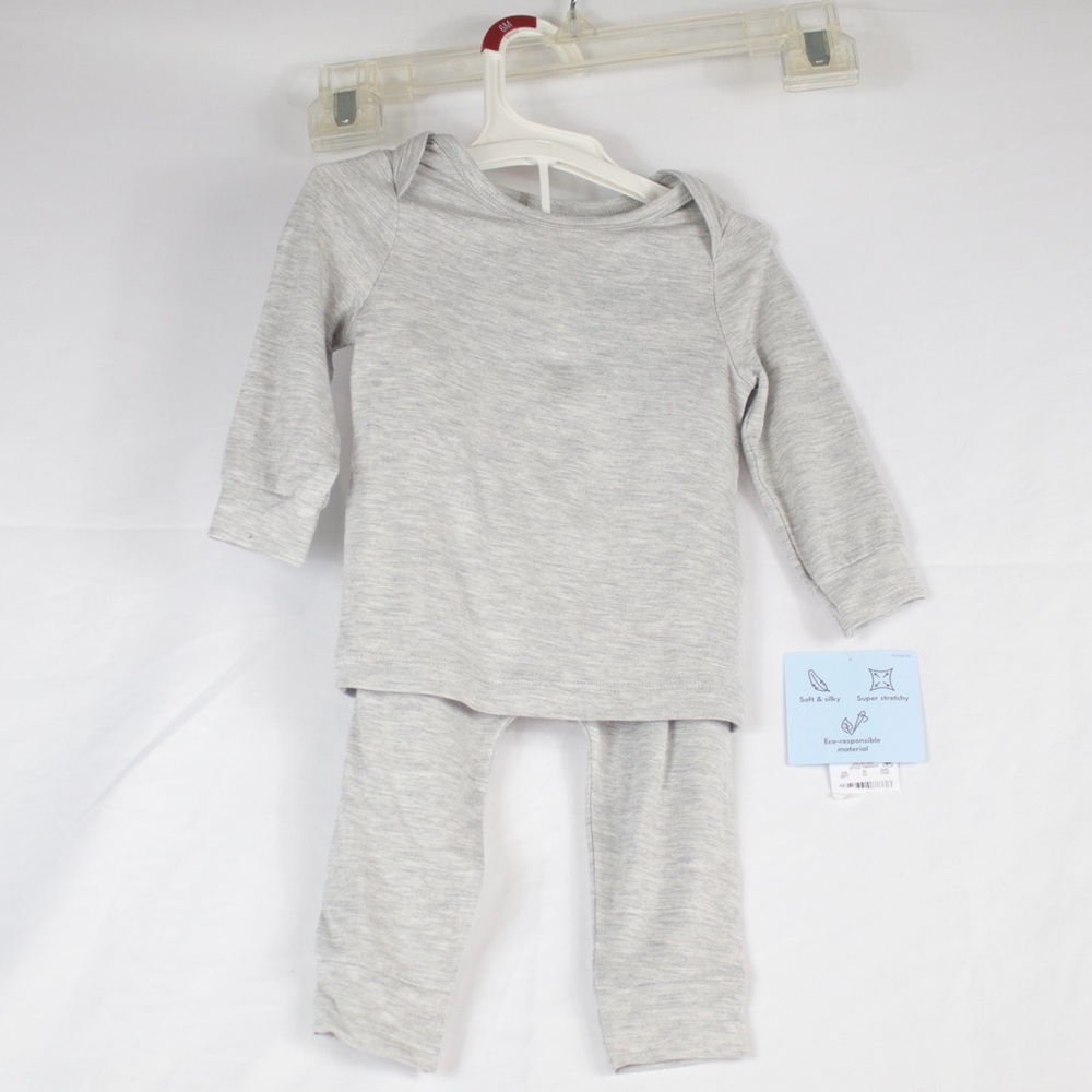 Carters Gray 2 Piece Long Sleeve Pajama Shirt & Pants Set Kids Size 6mo. - Picture 1 of 7